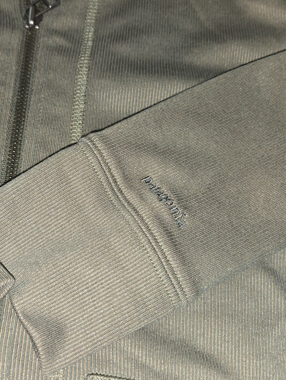Patagonia Women's  Olive Hooded Zip Jacket - Picture 7 of 8